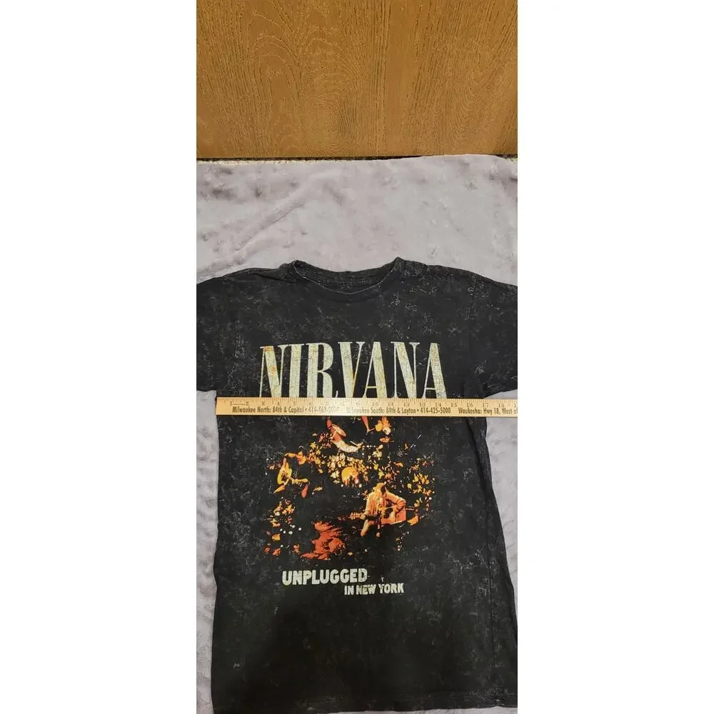 Nirvana MTV Unplugged in New York Graphic Band T-shirt Acid Wash Adult Small